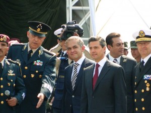 Enrique Peña Nieto recorriendo la Expo. Foto: Estado Mayor