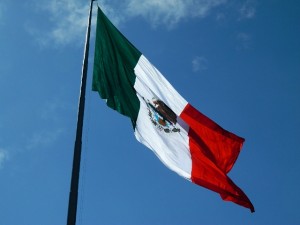 La Bandera Nacional en todo lo alto. Foto: Angel Silva Juárez