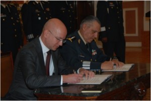 La Firma del convenio. Foto: Sedena