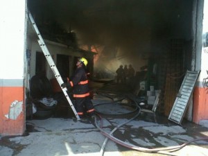 Una de las madederías incendiadas. Foto: Estado Mayor