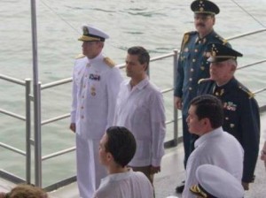 El Presidente rindió homenaje a los marinos caídos en combate. Foto: SIPSE