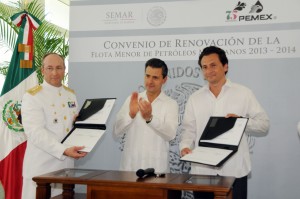 EPN en la ceremonia de graduación. Foto: Semar