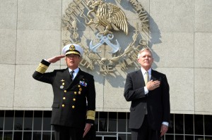 El titular de la Semar con el funcionario EU. Foto: Semar 