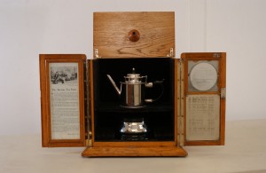 El trofeo "La Tetera Boston". Foto: Semar