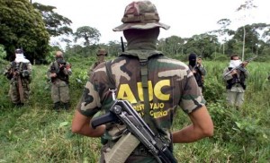 Paramilitares en Colombia. Foto: Especial
