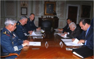 El General Cienfuegos y el Magistrado Luna en la firma del convenio. Foto: Sedena